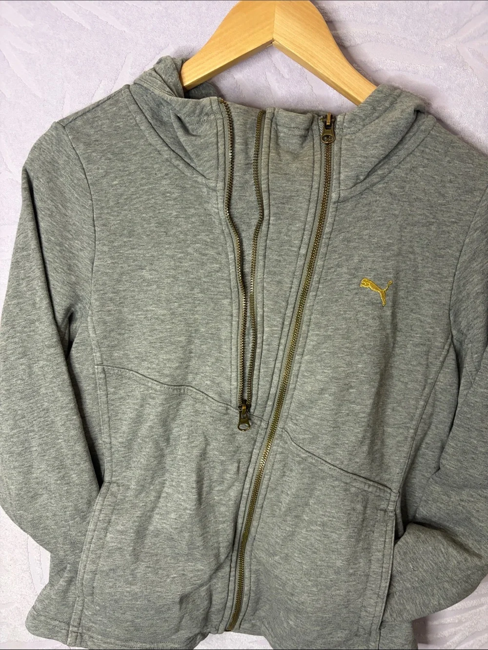 Puma light gray